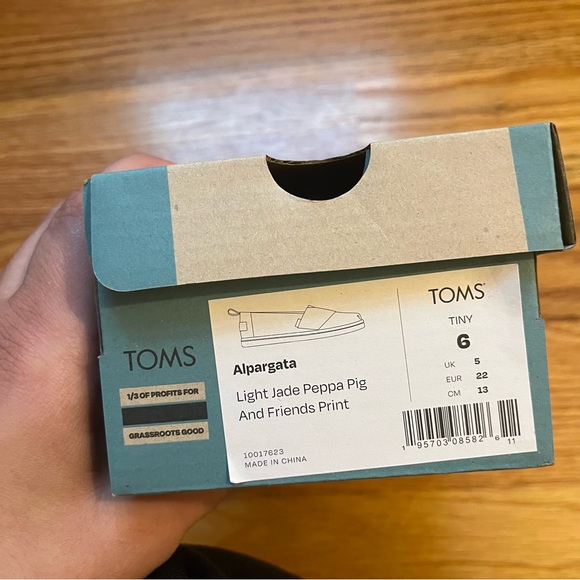 TOMS x peppa pig shoes size 6 toddler - Picture 3 of 3